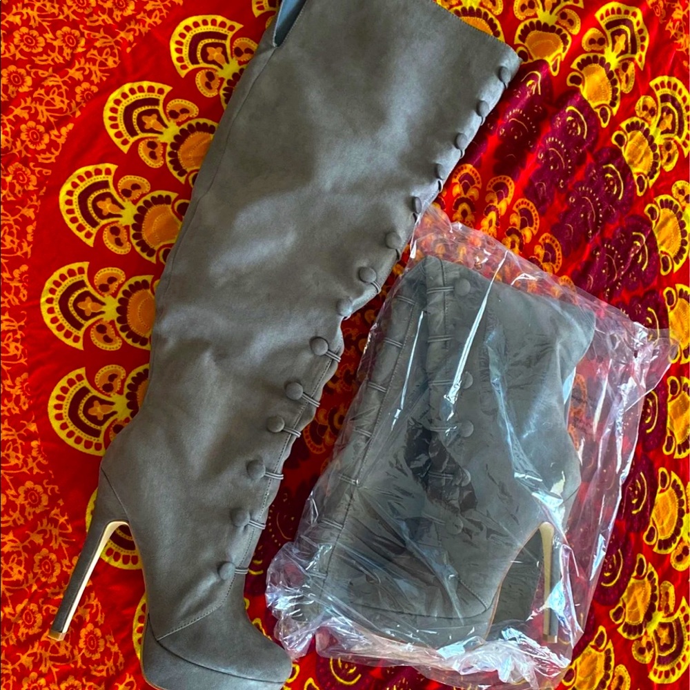 Knee high boots Grey